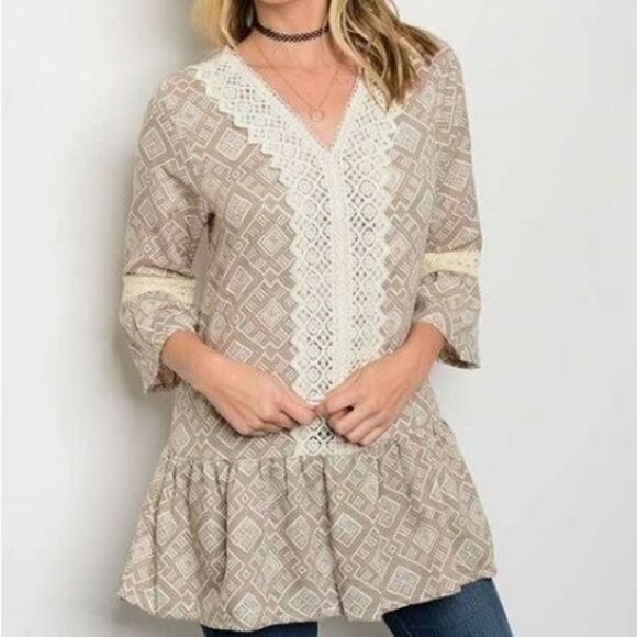 UO Entro Rose & Cream Peplum Peasant Top Crochet Lace Trim Bell Sleeves Tunic - Picture 2 of 7
